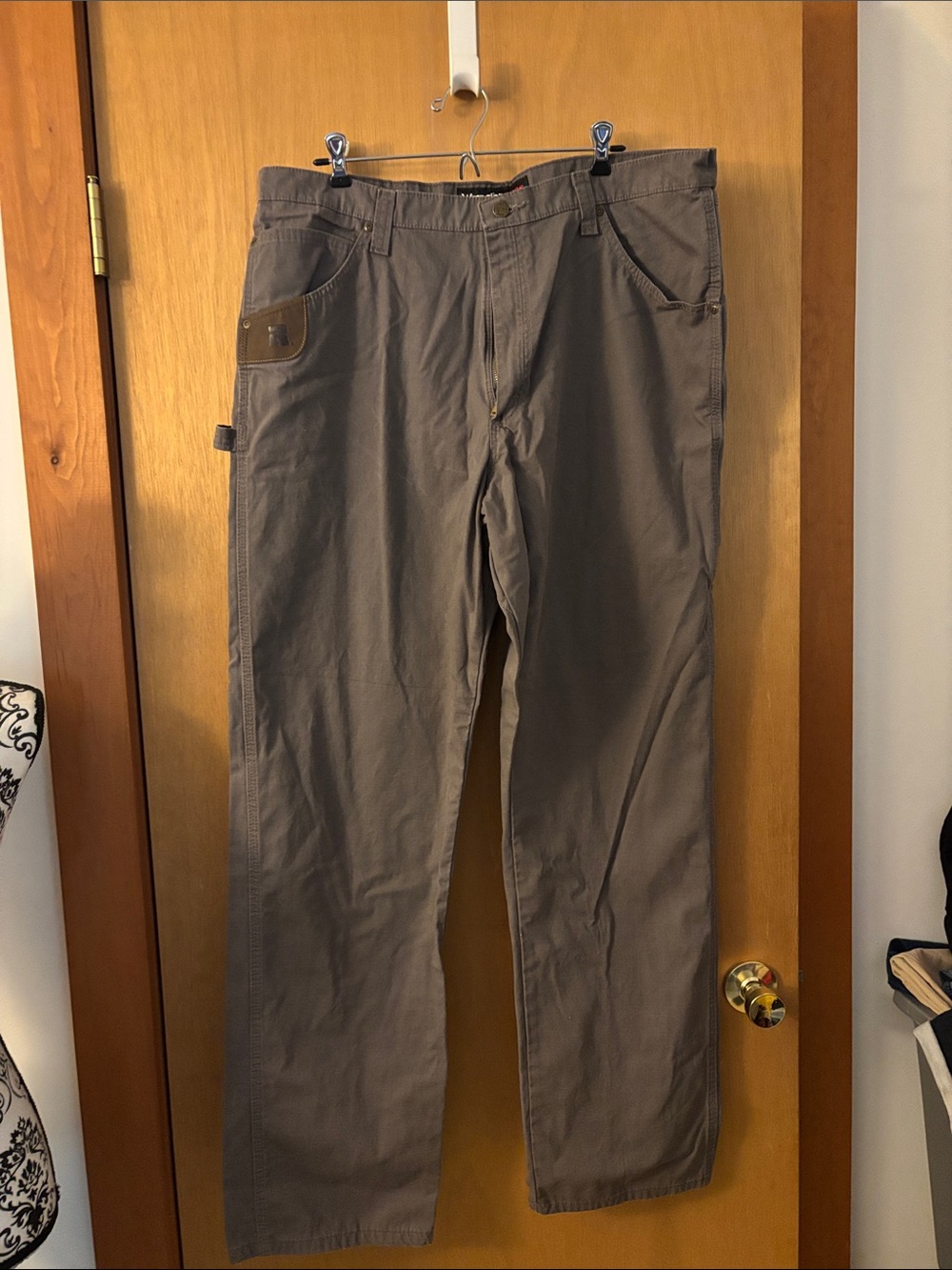 Men's wrangler Relaxed Fit Chino Pants in brown sz 40x34